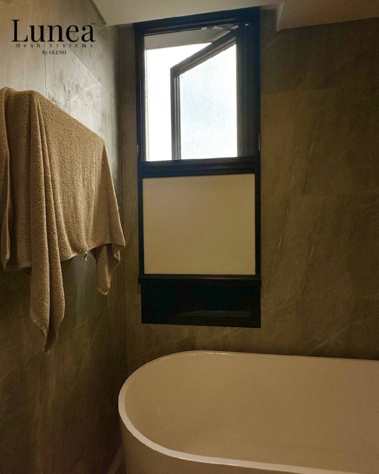 Blind mesh toilet